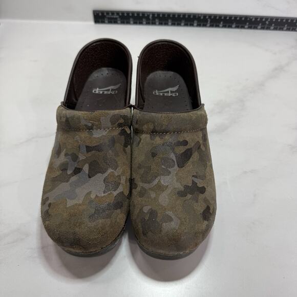 Dansko Professional Clog Size EU 38 US 8 Camo Leather Work Shoe Slip-On Platform - Picture 2 of 12